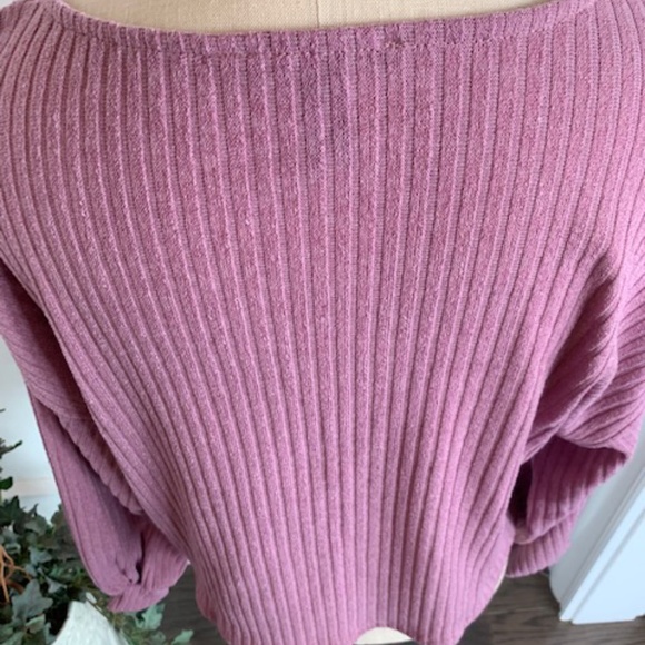 Forever 21 NW0T Balloon Sleeve Knit Top - Picture 4 of 14